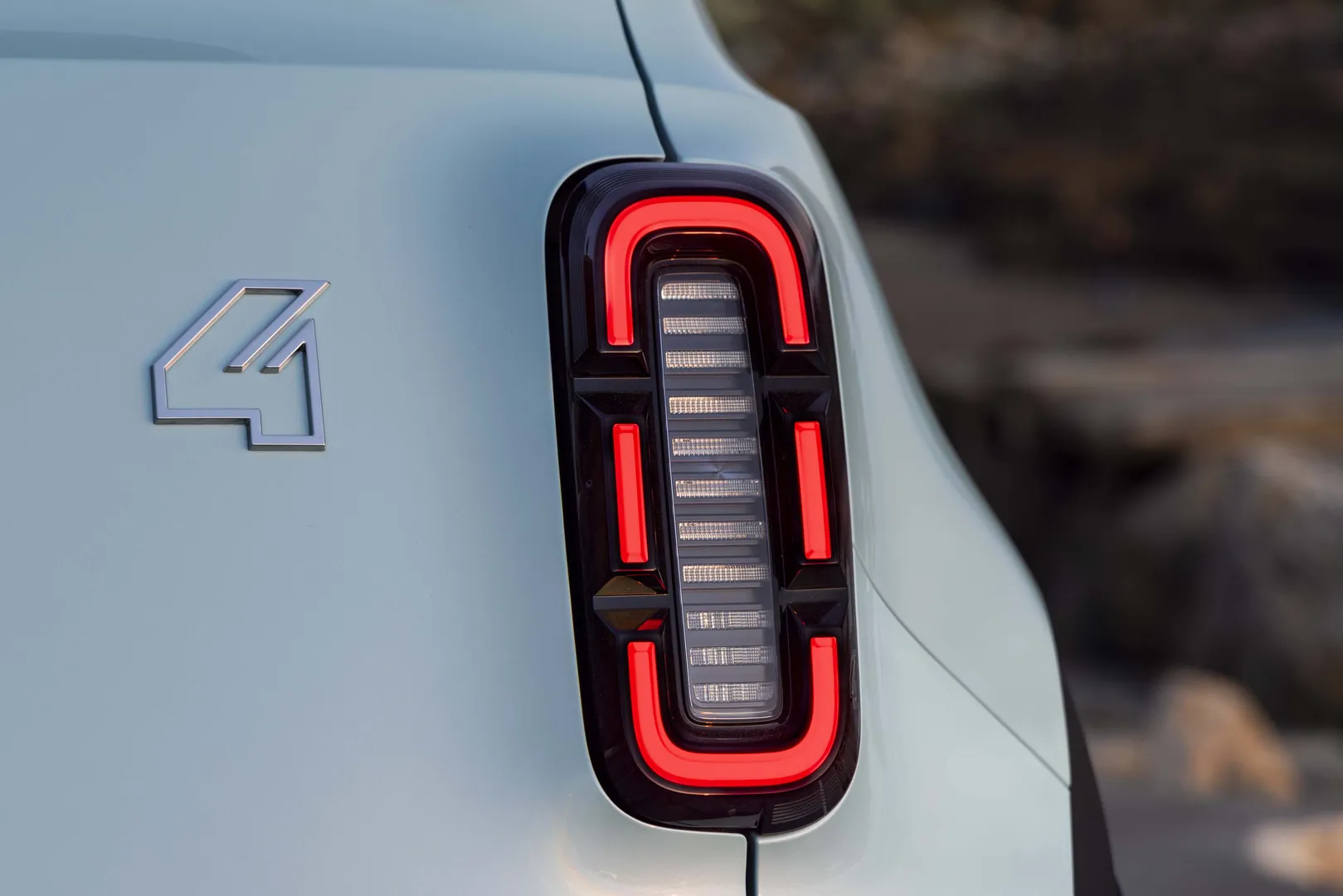 르노 4 E-Tech 차량 이미지