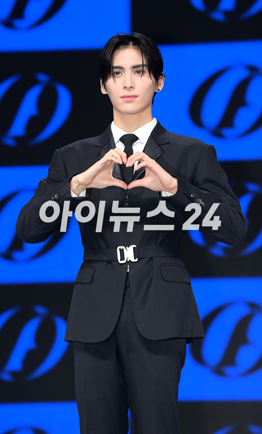 그룹 SF9(에스에프나인) 유태양이 9일 오후 서울 광장동 예스24 라이브홀에서 진행된 미니 12집 '더 피스 오브 나인(THE PIECE OF9)' 쇼케이스에 참석해 포토타임을 갖고 있다. [사진=정소희 기자]