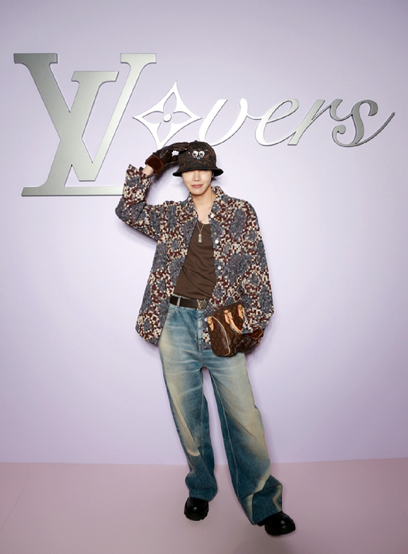 방탄소년단 제이홉 파리 패션위크 현장 사진 [사진=빅히트뮤직]