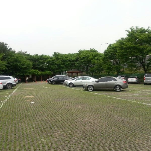 청계산 근린광장 공용주차장