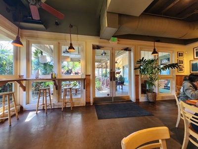 쿠아아이나샌드위치숍내부