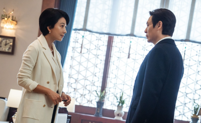 "결단은 차갑게, 사랑은 뜨겁게. 그것이 가장의 길입니다. #돌풍 #40대가장"