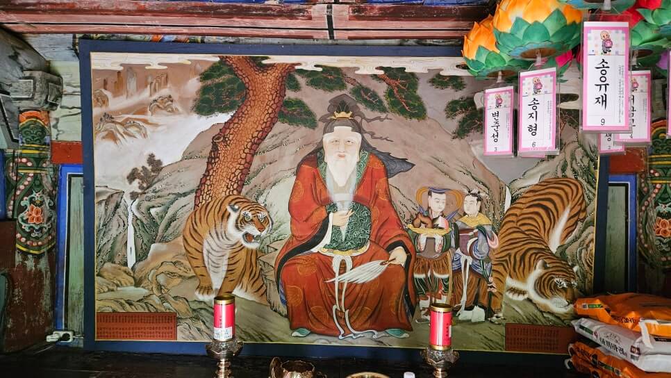 금산 보석사 : 1,100년 은행나무와 전나무 숲길이 주는 위로