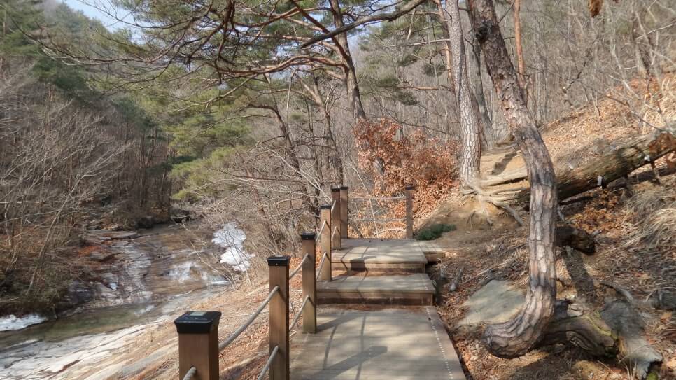 100대 명산 등산하기 문경 대야산 기암능선이 살아 숨 쉬는 중부 내륙의 명산 탐험기