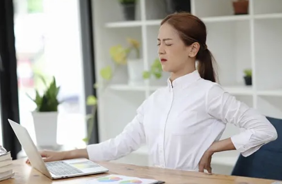 꼬리뼈가 아픈 이유 5가지 원인