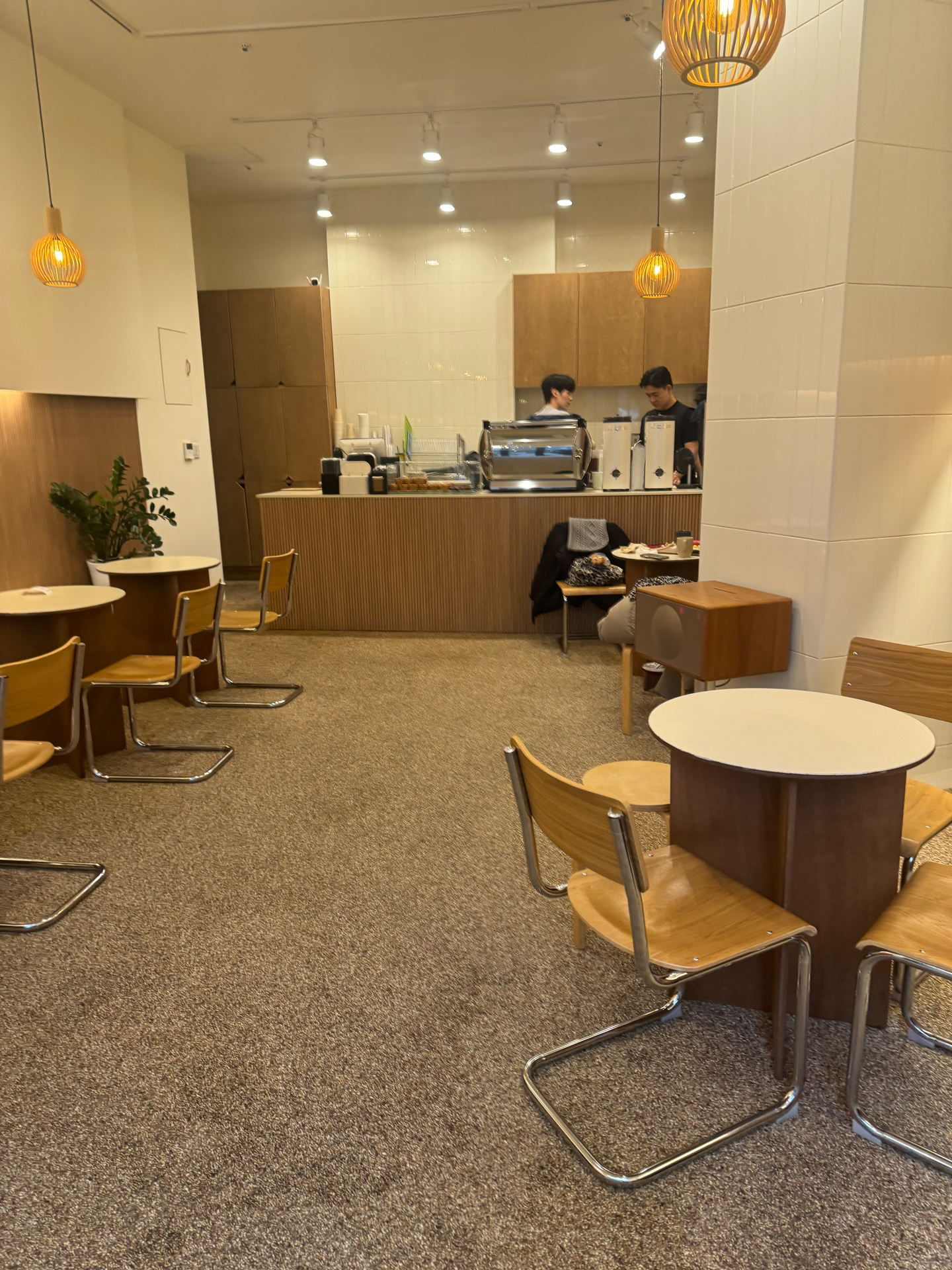 삼성동 카페 오뉴 ONEW 내부