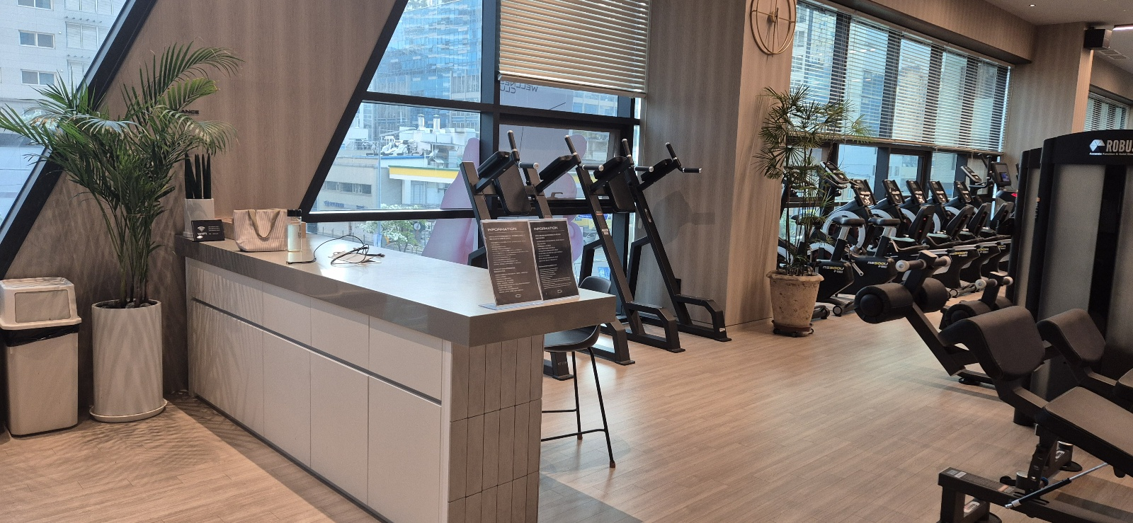 2층 피트니스 전경