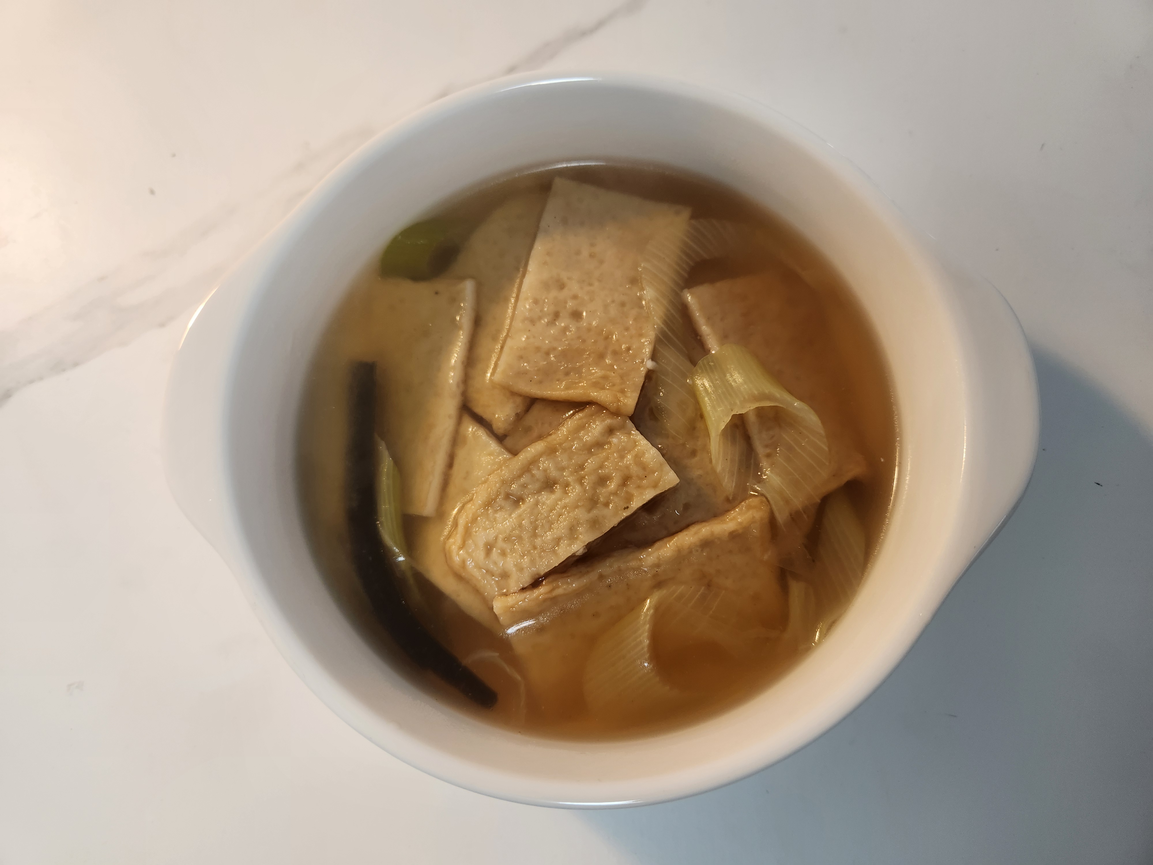 완성되어 그릇에 담은 모습입니다.