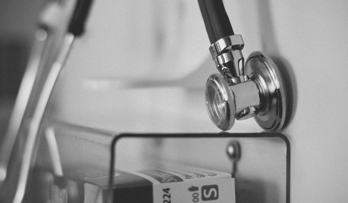 종합검진_비용_흑백사진