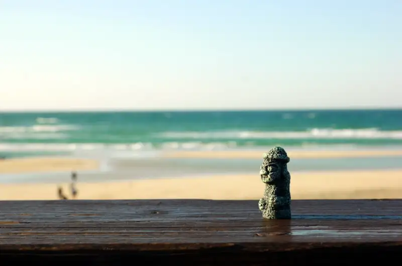 제주항공권-예약방법-알아보고-여행하는-제주도의-돌하루방-모습