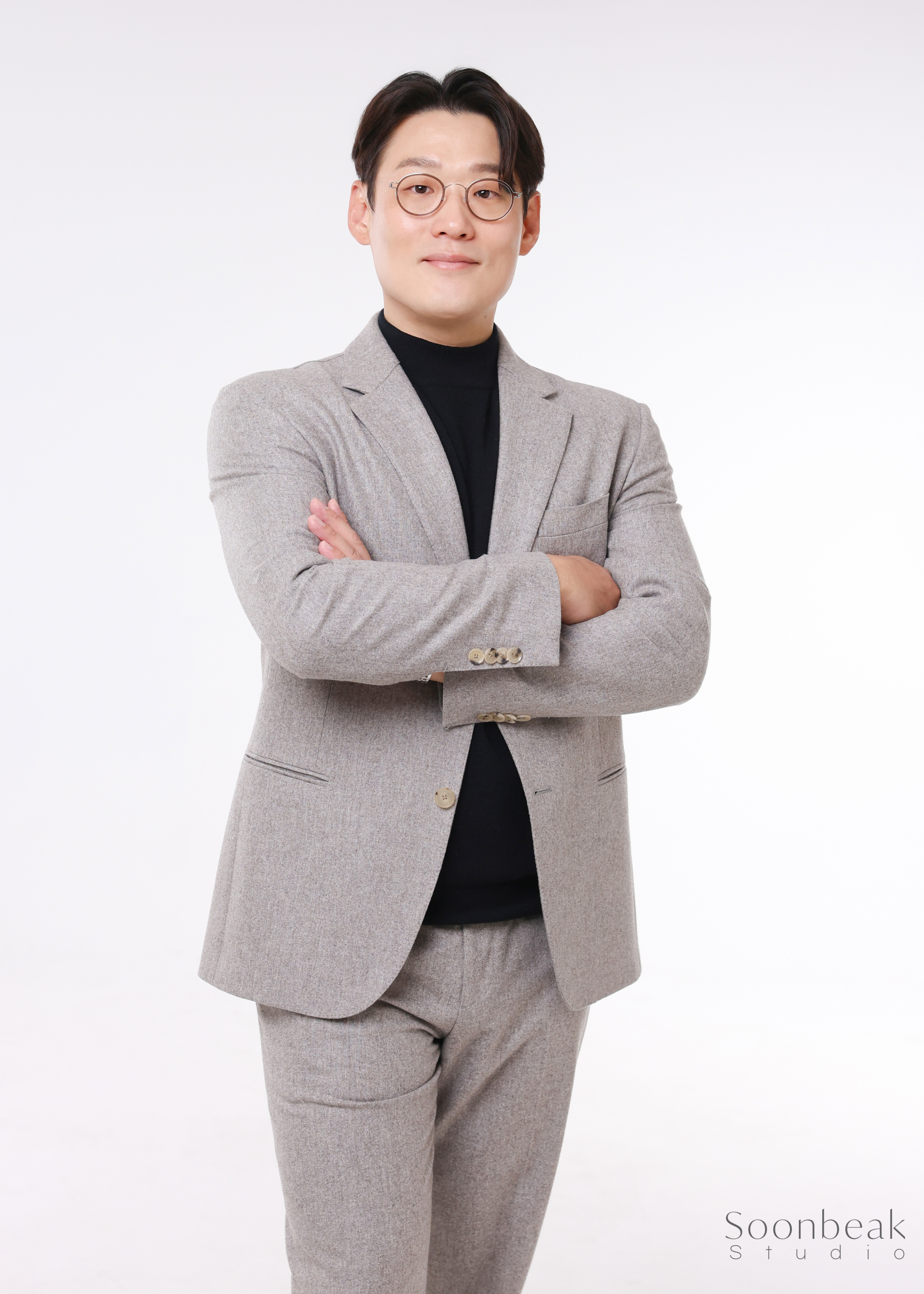 천안 프로필사진 순백스튜디오 — 기품있는 분위기로 사업가 프로필 찍는 방법 4