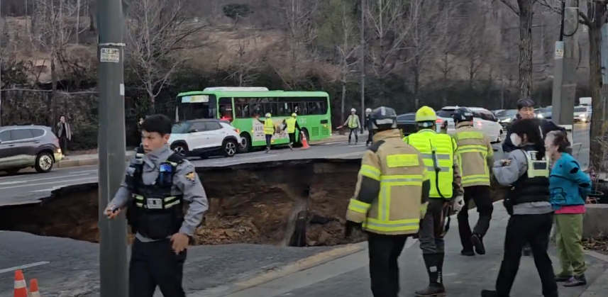 강동구 명일동 싱크홀 사고, 씽크홀 사고 발생 시 대처 방법은?