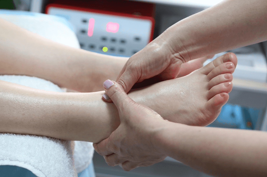 발 마사지 받는 중