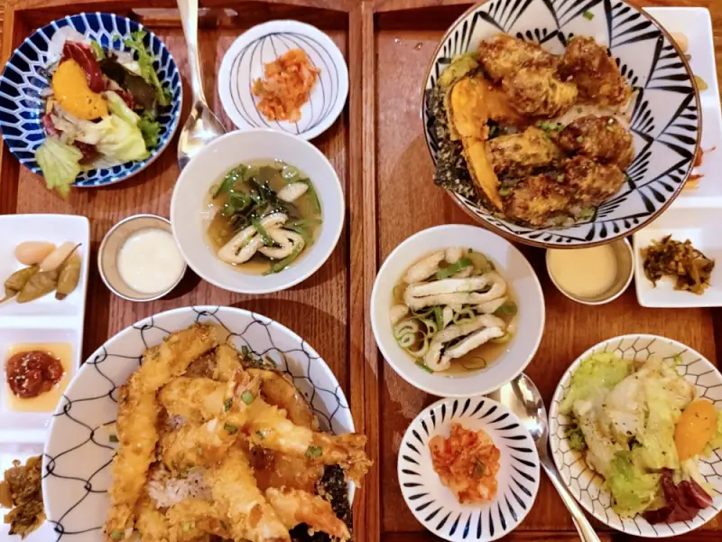 제209회 놀라운토요일 놀토 성남 모란 민속5일장 시장 소고기 튀김 덮밥 맛있는 식당 아이브 안유진, 레이, 이서 추천 맛집 소개