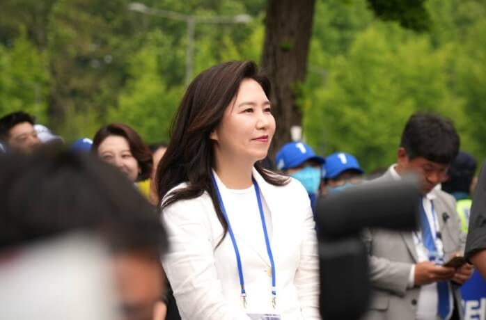 강유정 국회의원 프로필
