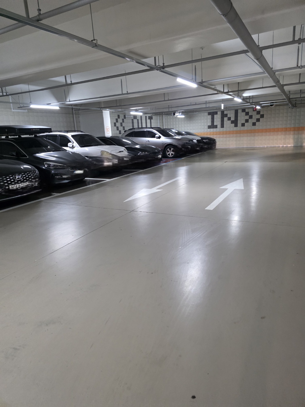 넓은-주차공간입니다.