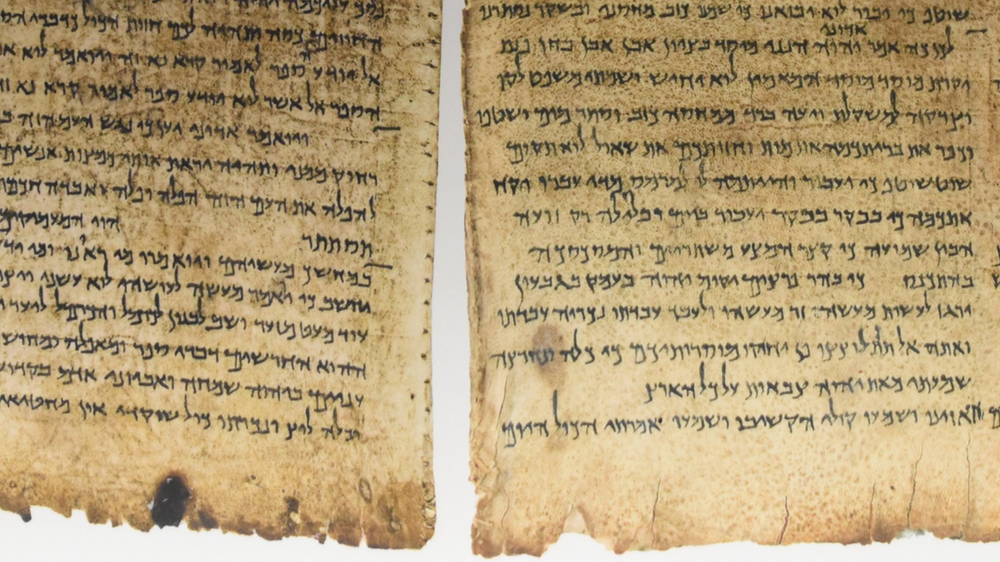 고대 히브리어로 기록된 성경 필사본인 사해 문서(Dead Sea Scrolls)의 일부