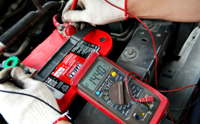 자동차 배터리 전압 측정