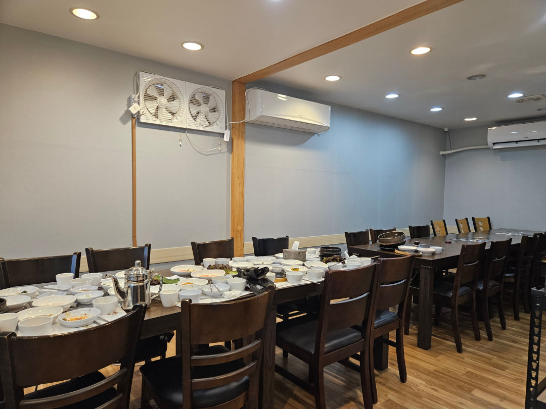 유정장어 매장 내부