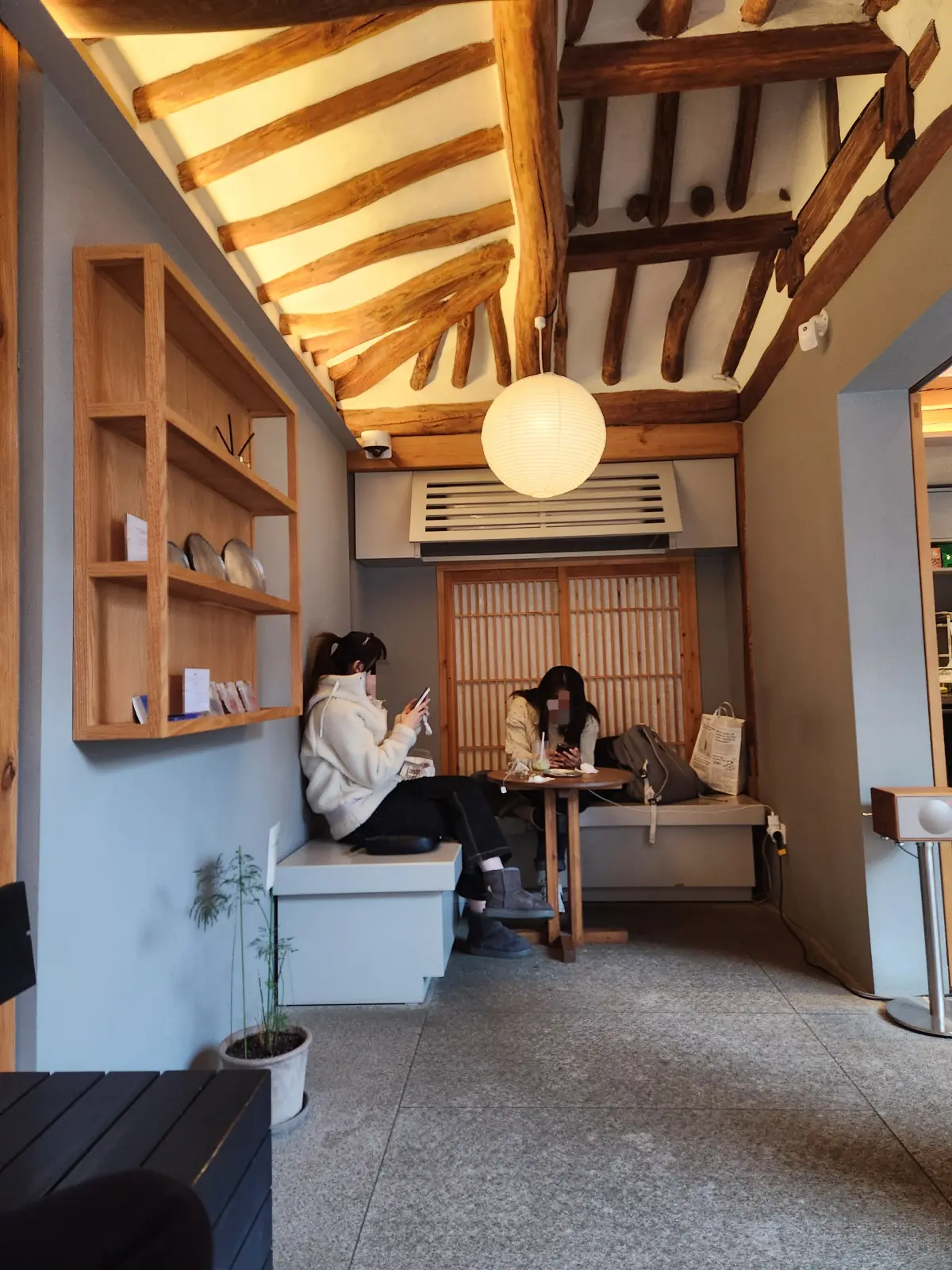 종로-서촌-분위기-좋은-카페-타이드워터-실내-인테리어