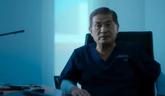 중동에서 만수르의 지원을 받아 복제 연구를 지속하고 있는 황우석 박사