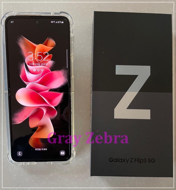 갤럭시 Z플립3 펼친 모양