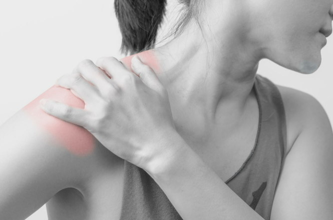 어깨 통증 원인