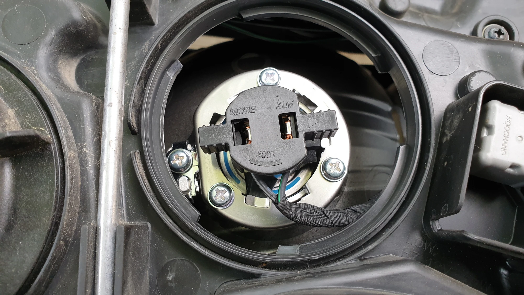 램프 소켓 끼운 모습