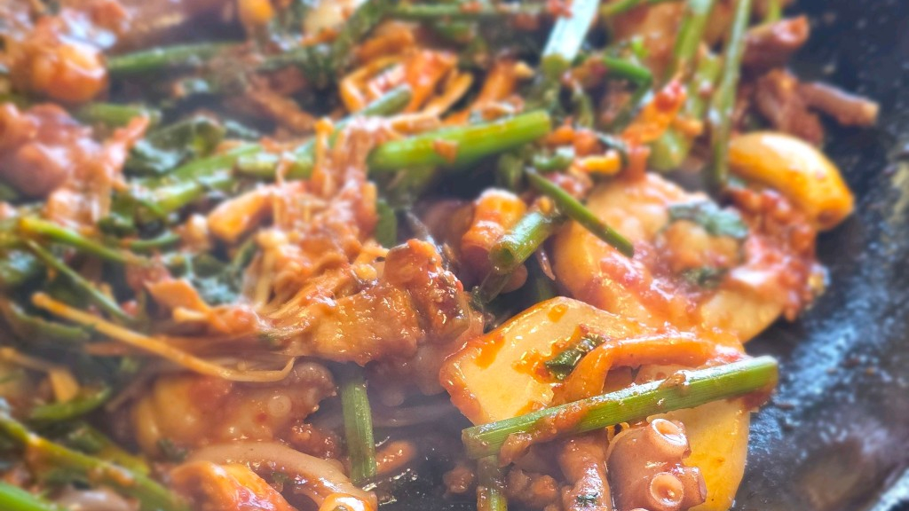 강동구 맛집 오늘N 위대한일터 모둠해물철판볶음 청해진