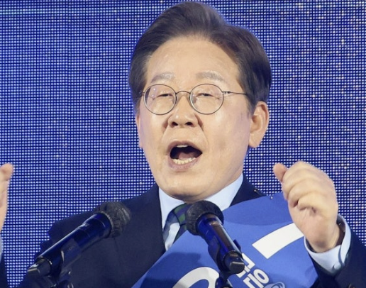 연설하는 이재명 대통령후보자 사진