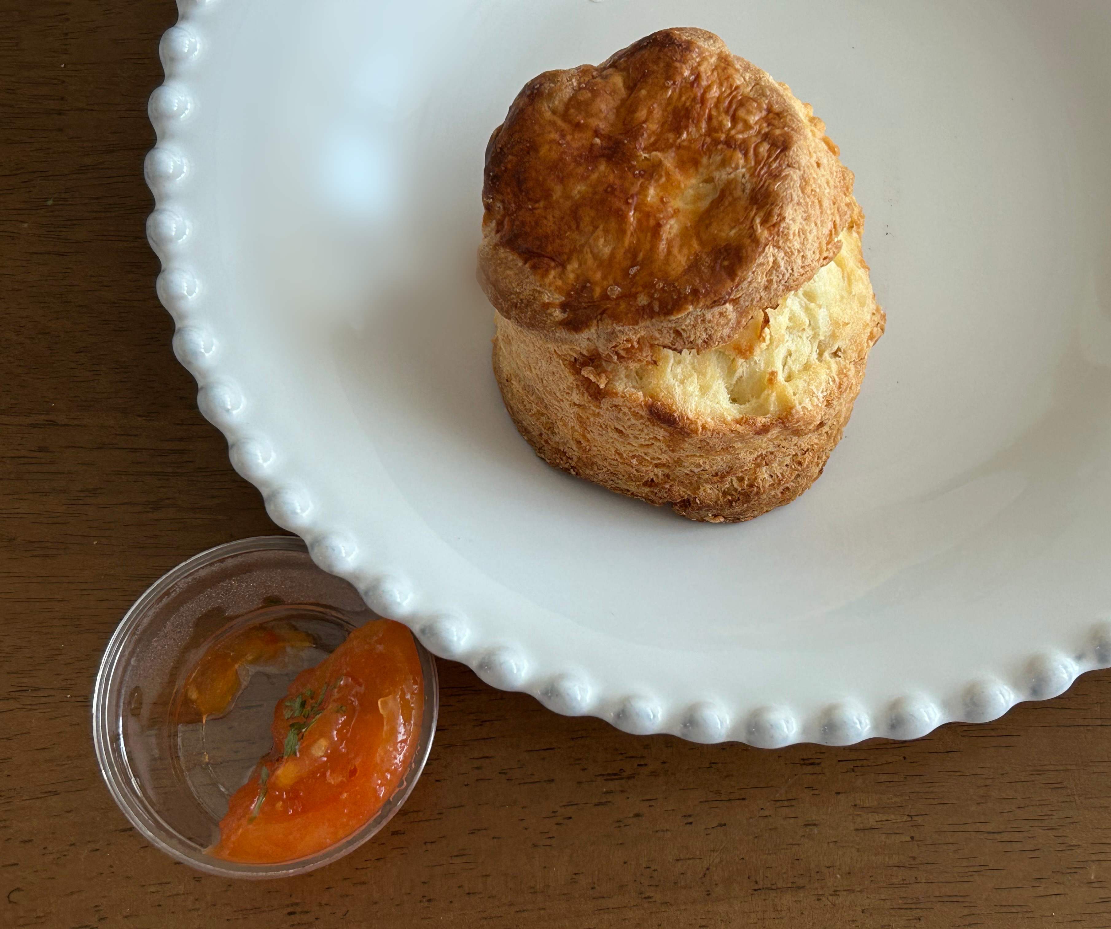 플레인 스콘과 토마토잼