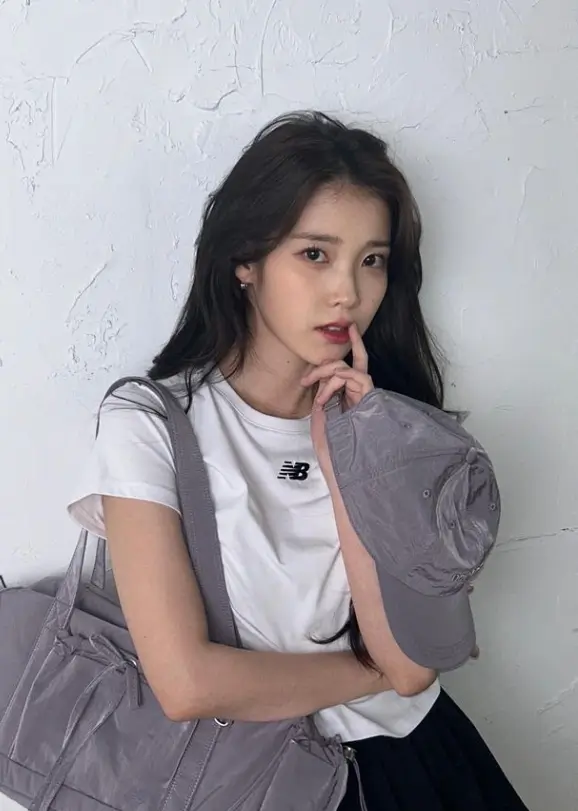 아이유 IU 프로필 갤러리ㅣ노래 음악 mbti 인스타 유튜브
