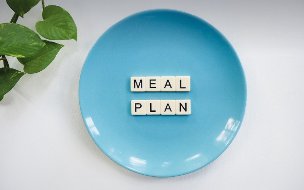 meal plan 글자가 있는 접시 사진