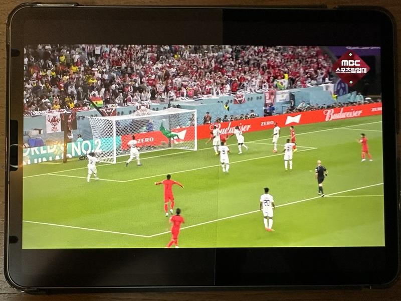 아이패드 프로4세대 종이질감 보호 필름 - 축구 영상