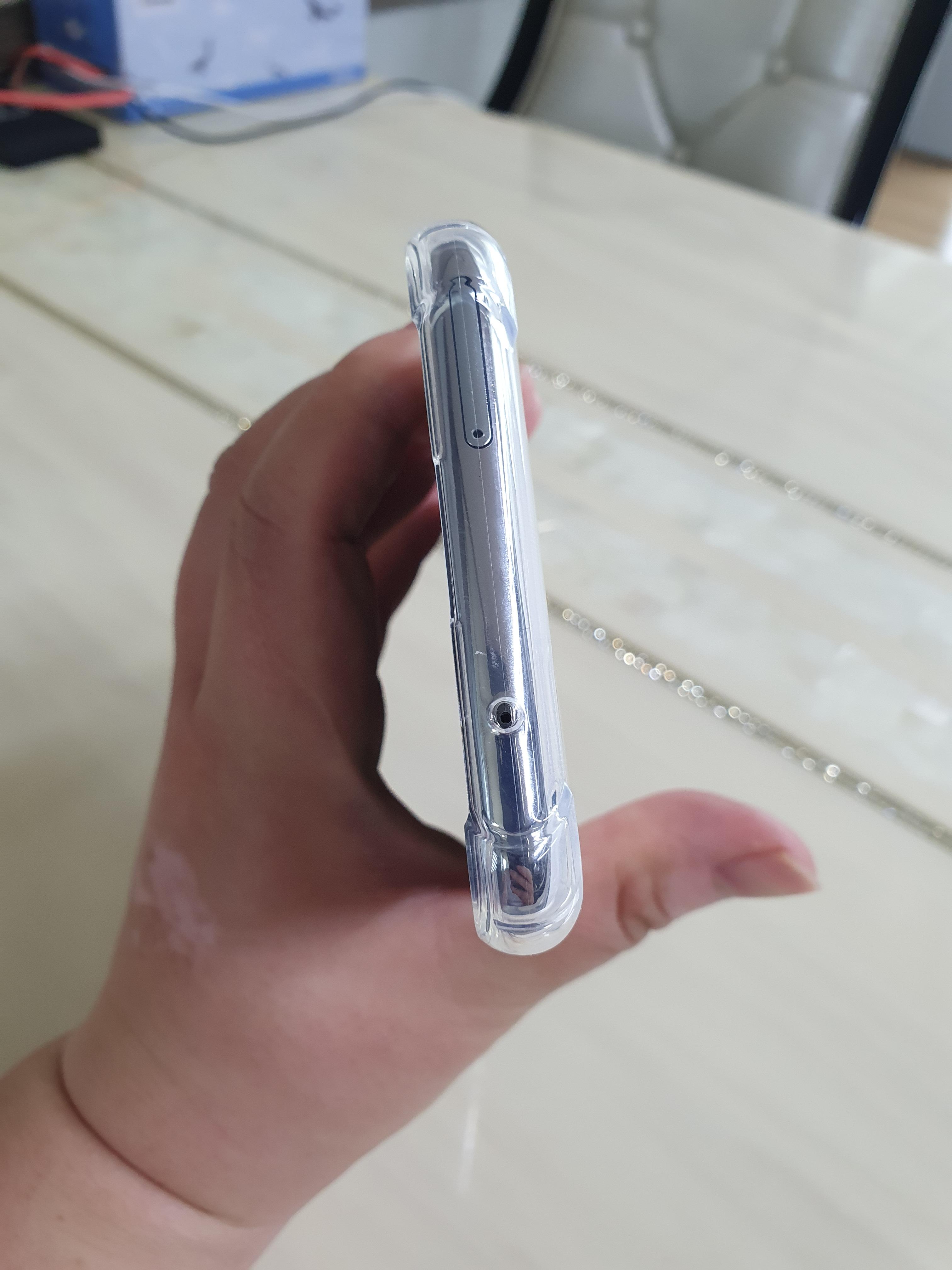 엘지스마트폰 Q92 가성비 젤리케이스 착용샷 상단부