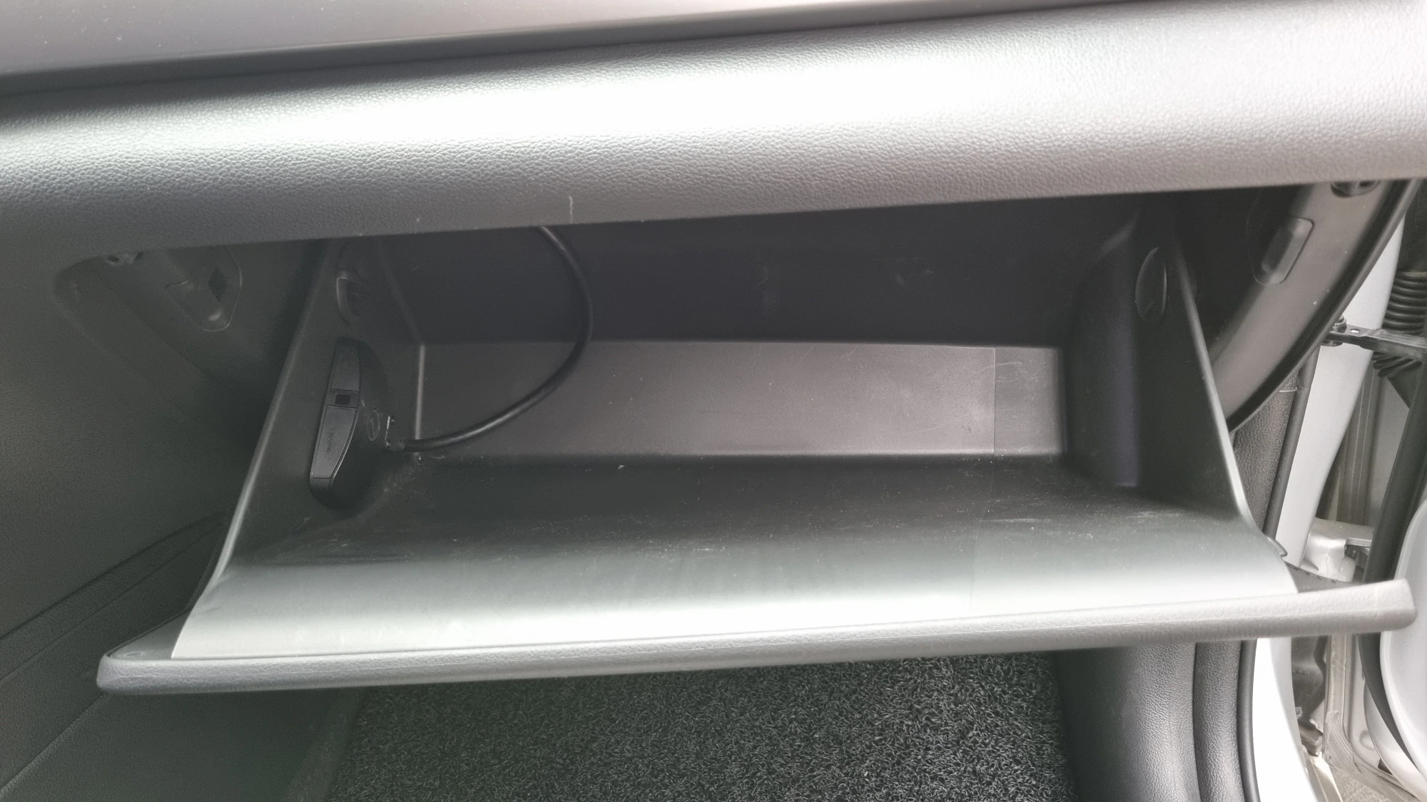 아반떼 AD 글로브박스