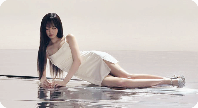 아이브 리즈의 화이트 드레스룩 [사진=리즈 인스타그램]