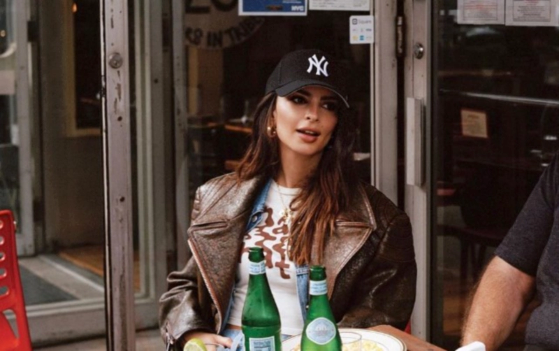 에밀리 라타이코프스키 인스타그램 