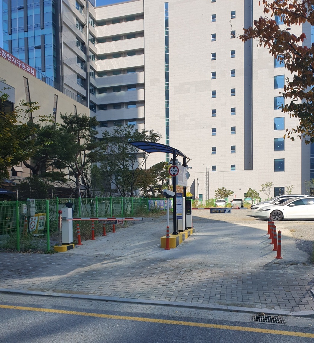 무인-주차장은-편리한-현대의-주차-시스템입니다.