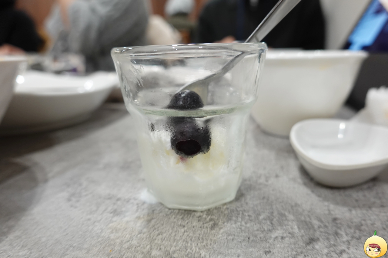 후식은 블루베리 요거트아이스크림