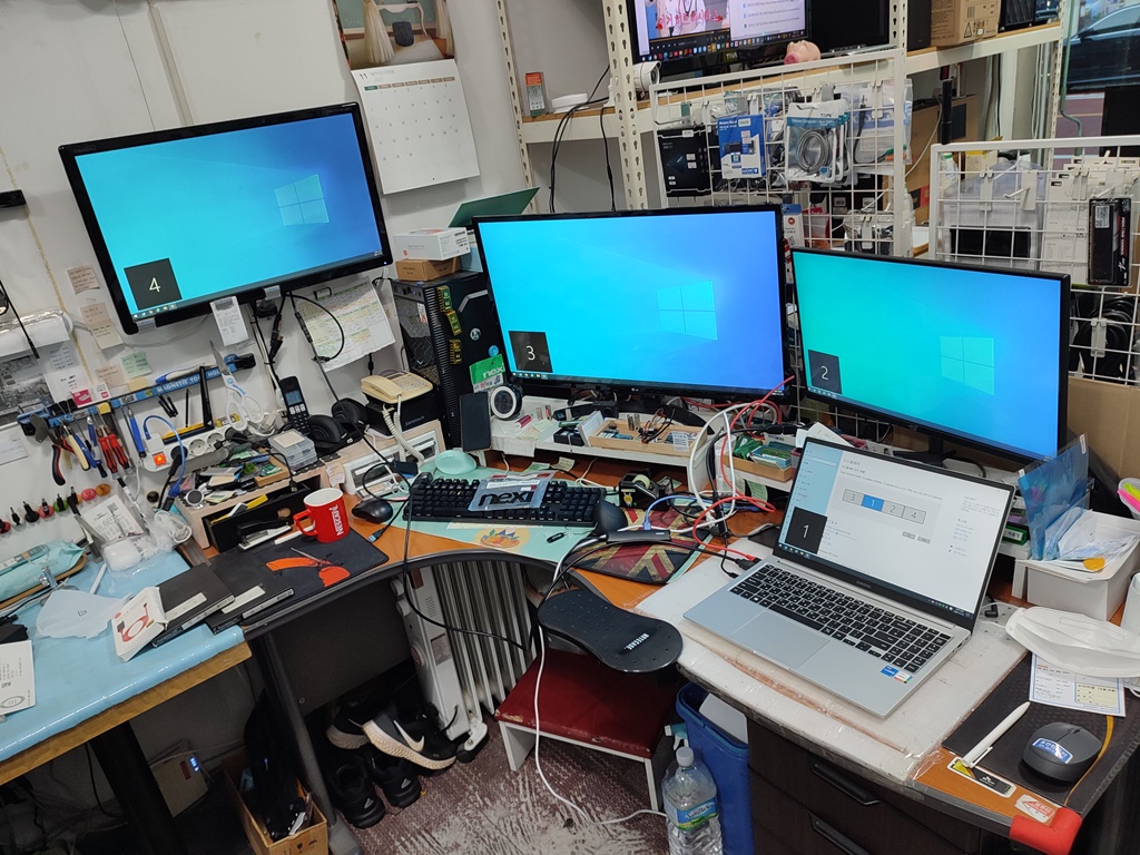 USB C to HDMI 변환 젠더와 케이블 + HDMI 케이블을 이용해서 모니터 출력 확인 중