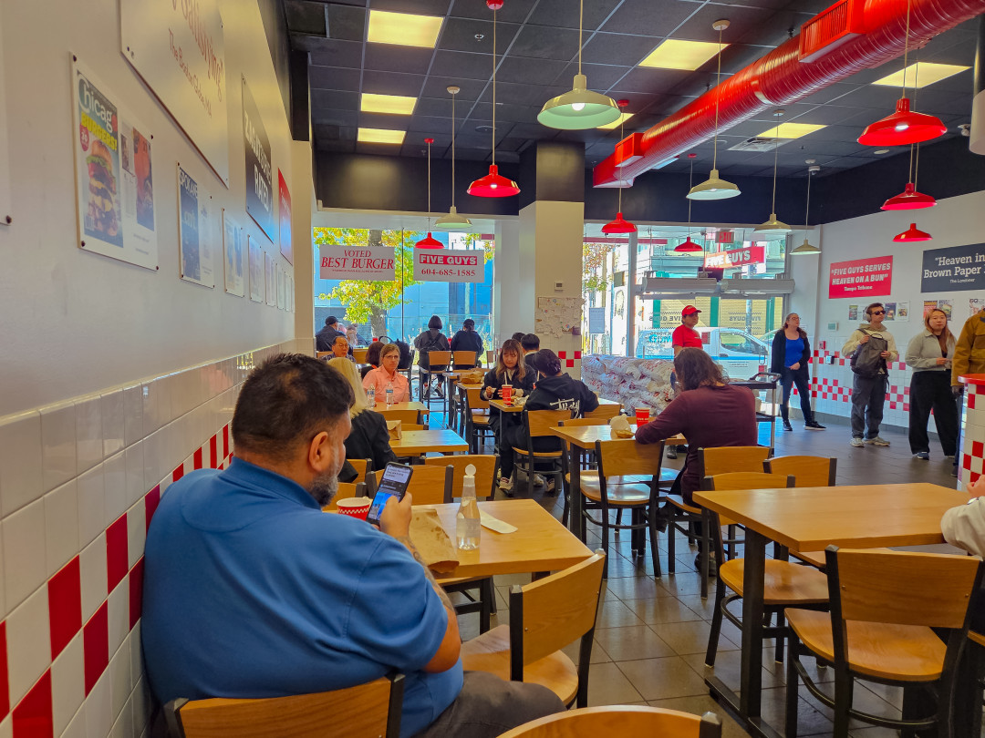 캐나다 밴쿠버 파이브 가이즈 매장 내부