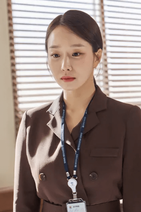 낮과 밤이 다른 그녀 탁천희