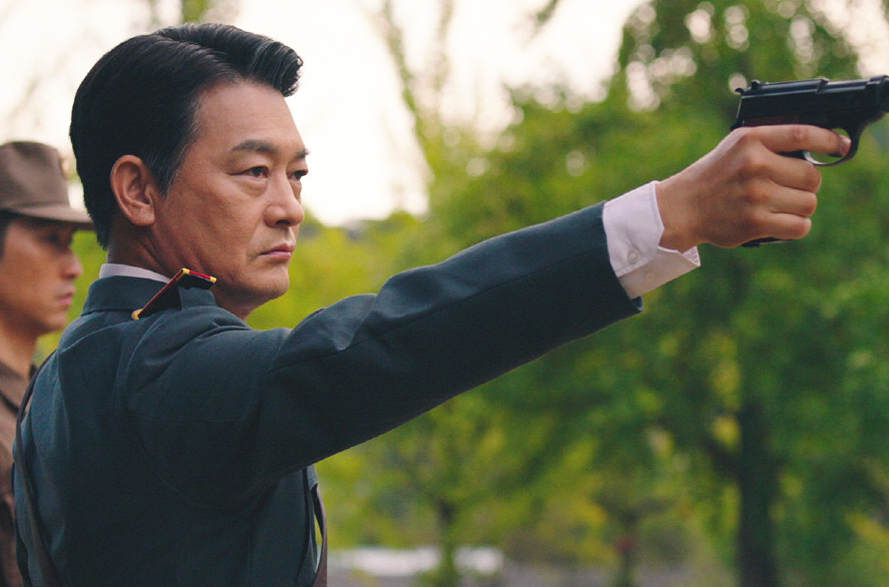 인민을 위해 복무하라 사단장 권총든장면