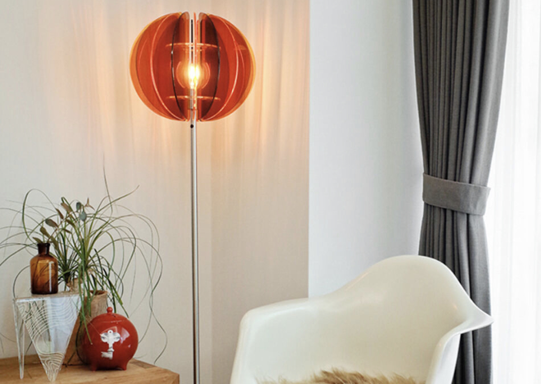 주황색 아크릴판 조명