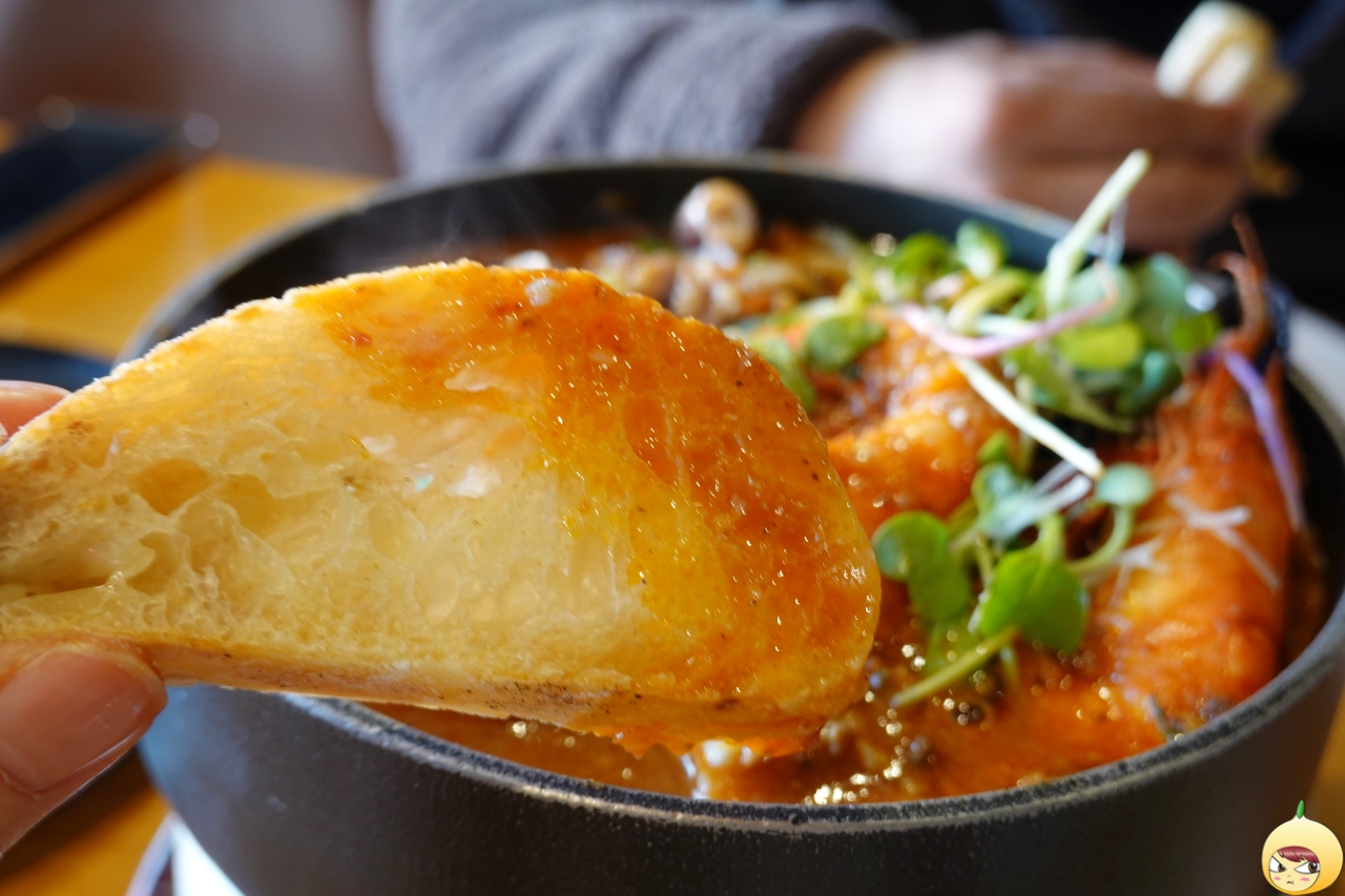 라구소스에 치아바타 찍먹