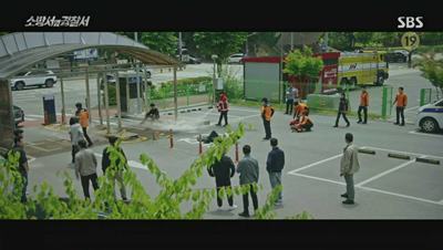 소방서에서 불을 끄고 있는 사진 입니다.