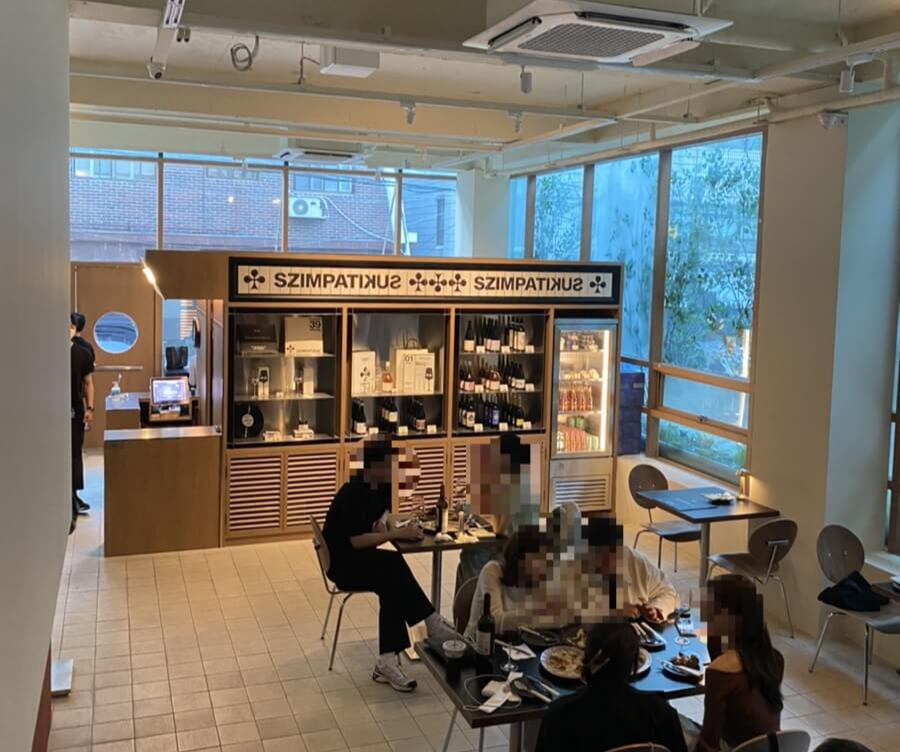 심퍼티쿠시 내부 좌석과 공간