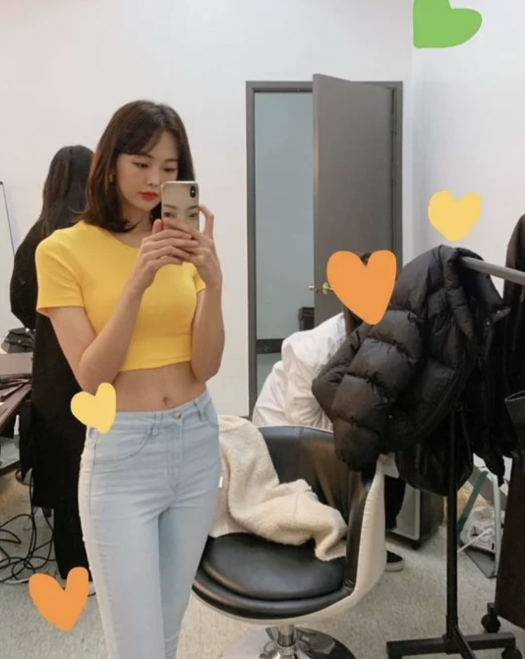 금새록 허리