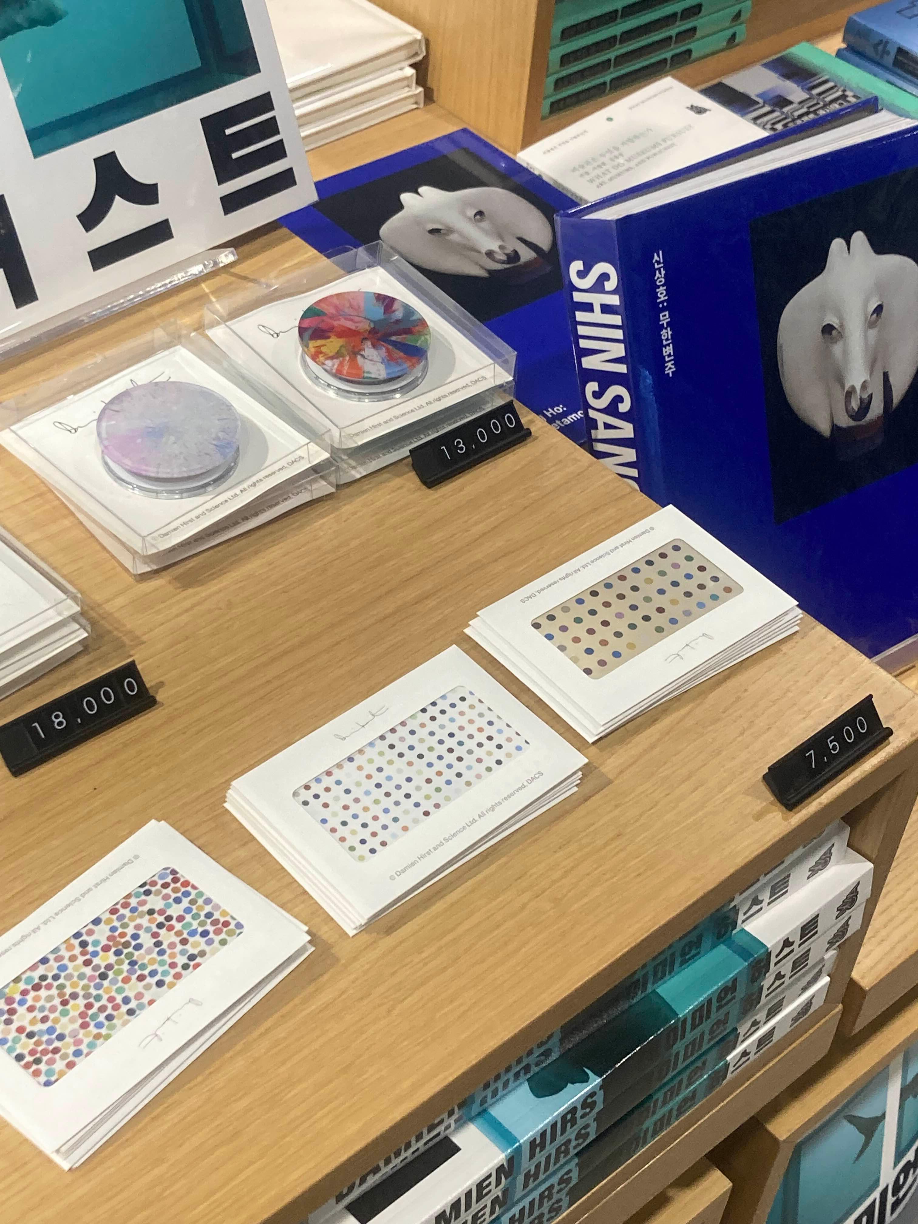 데이미언 허스트 전시 굿즈 스티커